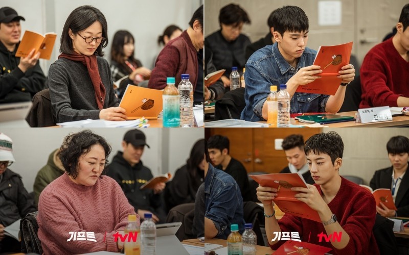 '기프트' 대본리딩 스틸컷. / tvN