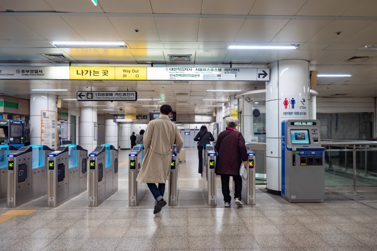 서울 지하철 개촬구 모습. / Carlos Huang-shutterstock.com