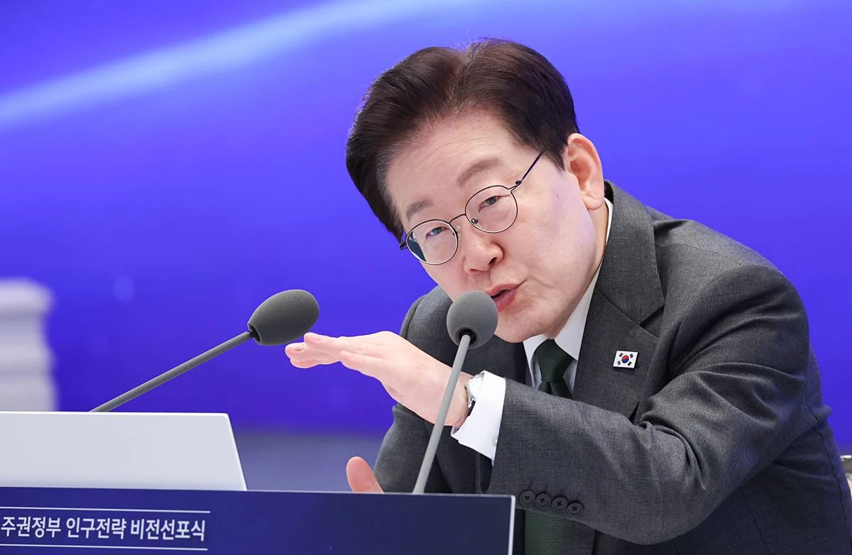 이재명 대통령이 지난 14일 청와대 영빈관에서 열린 국민주권정부 인구전략 비전 선포식에서 발언하고 있다 / 청와대통신사진기자단, 뉴스1