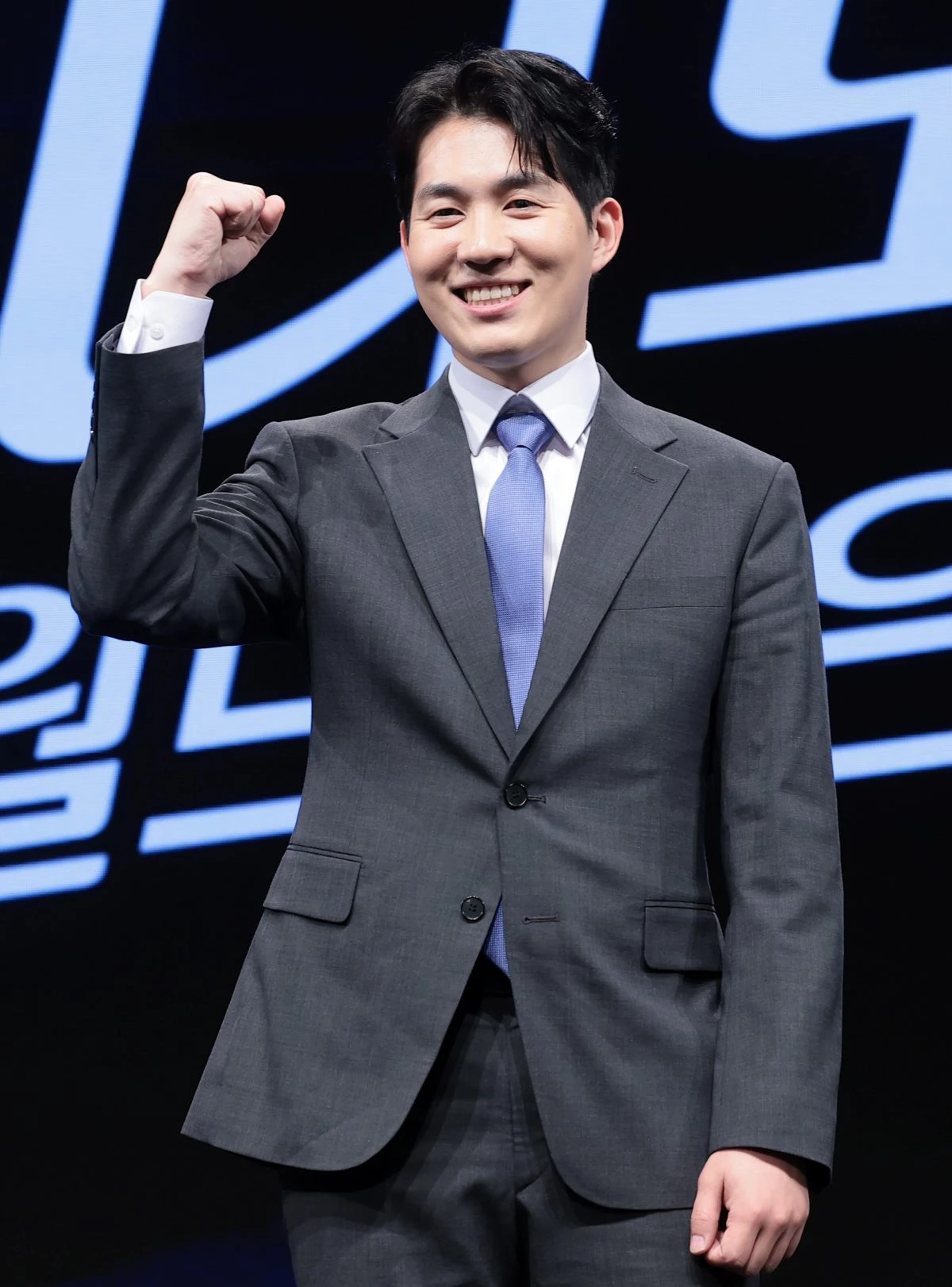 캐스터 남현종이 지난 6월 2일 서울 여의도 KBS 아트홀에서 열린 'KBS 2026 FIFA 북중미 월드컵' 제작발표회에 참석해 포즈를 취하고 있다. / 뉴스1