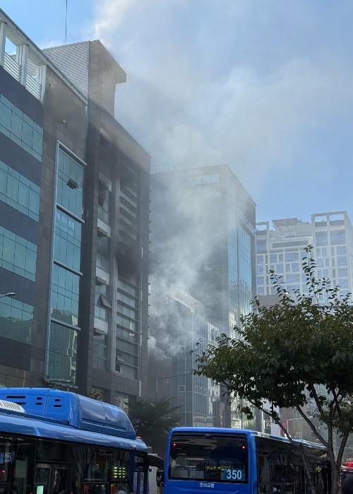 서울 강남구 역삼동 상가 건물에서 발생한 화재 / 연합뉴스