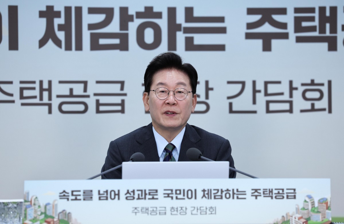 이재명 대통령이 20일 인천 계양구 공공주택지구에서 열린 주택공급 현장 간담회에서 발언하고 있다. / 뉴스1