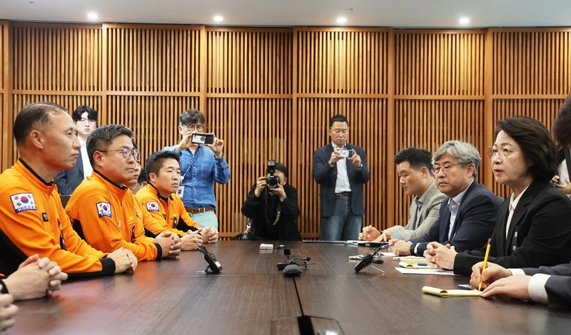 전국공무원노동조합 소방본부 간담회서 발언하는 추미애 경기도지사 / 뉴스1