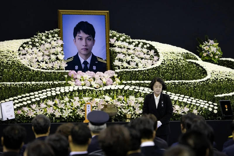 영결사 마친 후 자리로 이동하는 추미애 경기도지사 / 뉴스1