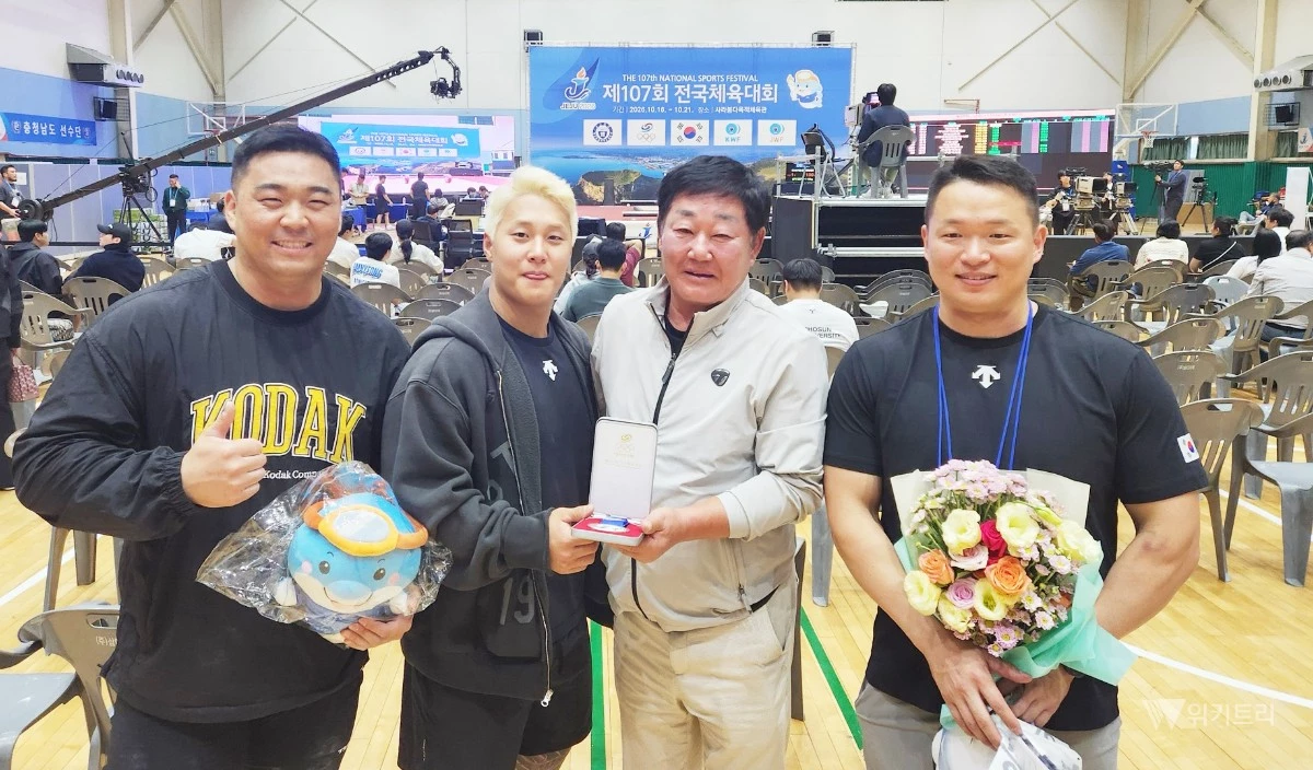 보성군청 역도단·출신 선수, 전국체전서 은메달 3개·동메달 1개 획득_황인창 선수, 박형호 선수, 체육회장_이광수, 이창호 선수 / 보성군