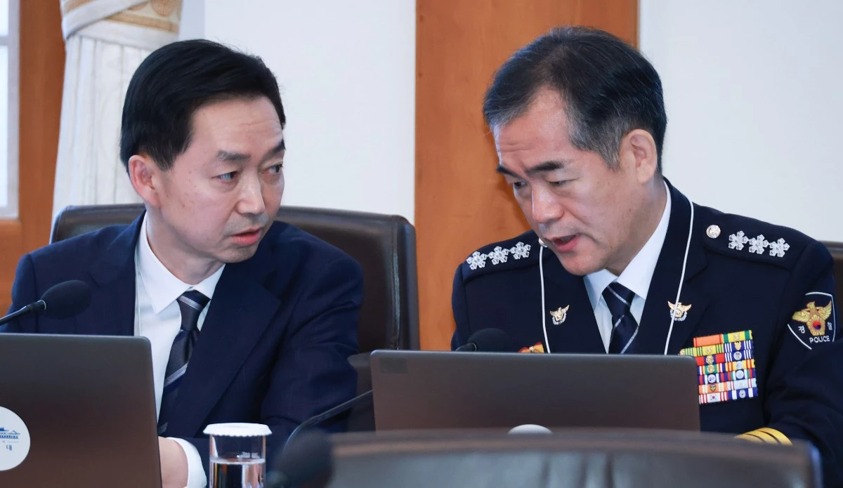 김지용 중대범죄수사청장과 김종철 경찰청장 직무대행 / 뉴스1
