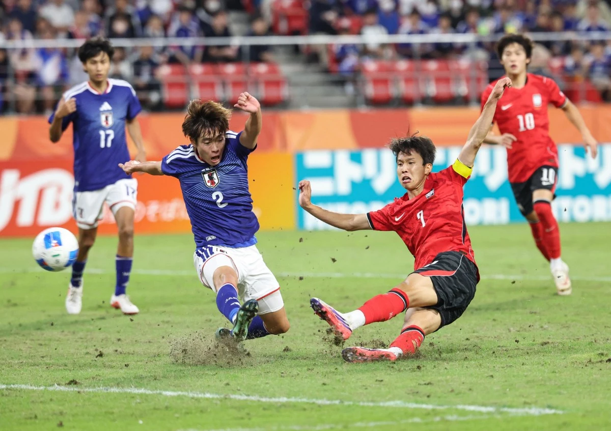 3일 일본 아이치현 도요타 스타디움에서 열린 2026 아이치·나고야 아시안게임 축구 결승전 대한민국과 일본의 경기, 대한민국 엄지성이 골을 넣고 있다.  / 뉴스1