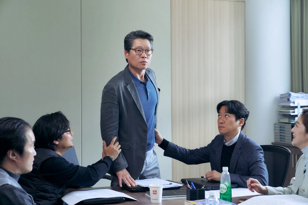 영화 '수능, 출제의 비밀' 출연 배우 유재명 스틸컷 / 바이포엠스튜디오