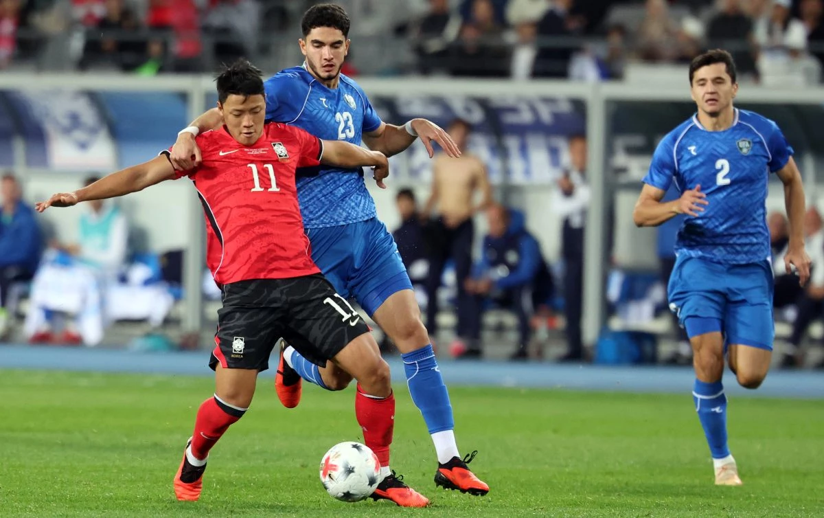 지난 6일 오후 경기도 용인시 미르스타디움에서 열린 하나은행 초청 축구국가대표팀 친선경기 한국과 우즈베키스탄의 경기에서 황희찬이 드리블을 하고 있다. / 뉴스1