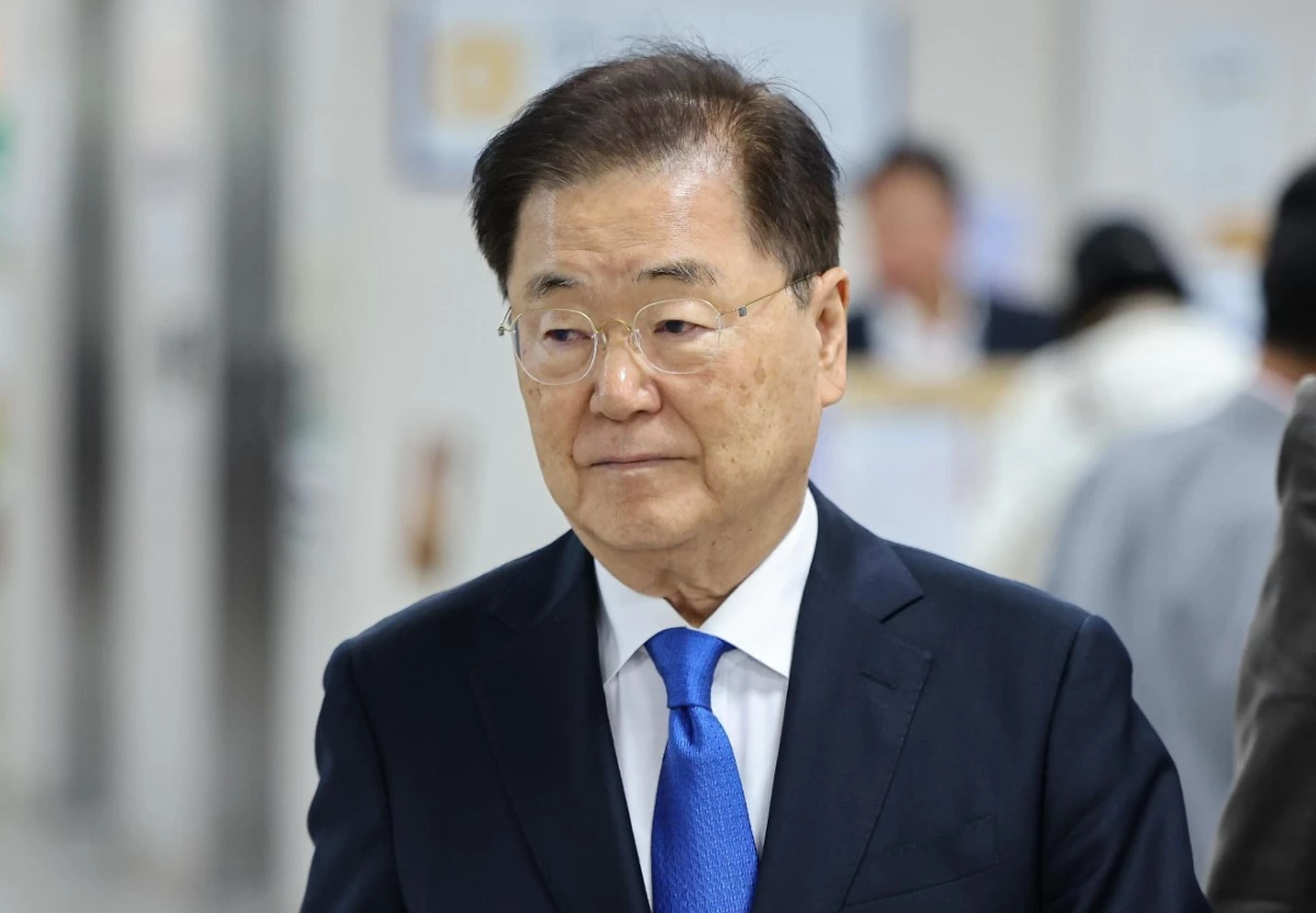 '탈북 어민 강제 북송' 혐의로 기소된 정의용 전 청와대 국가안보실장이 21일 오후 서울 서초구 서울고등법원에서 열린 국가정보원법 위반 항소심 선고 공판에 출석하고 있다. / 뉴스1