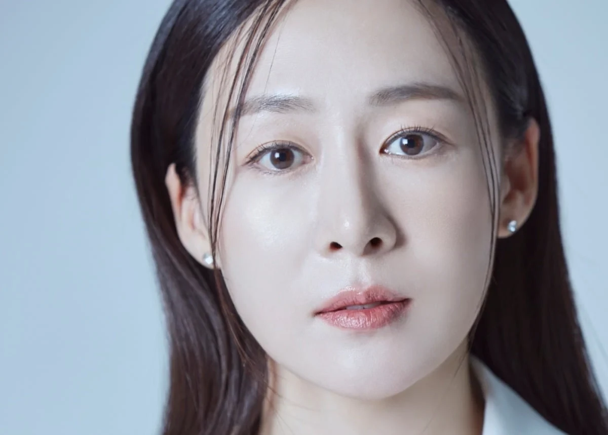 배우 이진희 프로필 사진. / 에일리언컴퍼니 제공