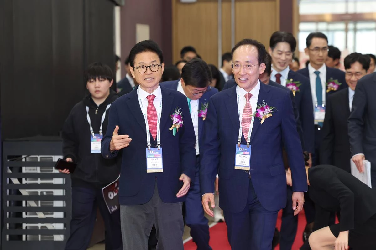 경상북도와 대구광역시가 총 1,294억 원 규모의 ‘대구·경북 통합 지역성장펀드’를 출범하고 대경권 벤처 생태계 육성에 나섰다. (왼쪽부터) 이철우 경북지사, 추경호 대구시장/이하 경북도 제공