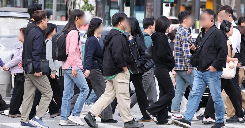 주식 자산 두 배 넘게 늘린 2030…반대로 '이것' 대폭 줄였다 