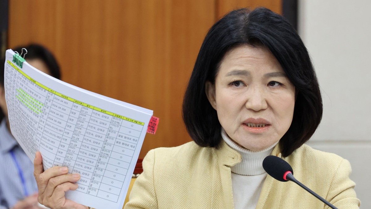 '이진숙 국감 제척' 결국 헌재서 제동…오늘 국감 참석 가능해졌다
