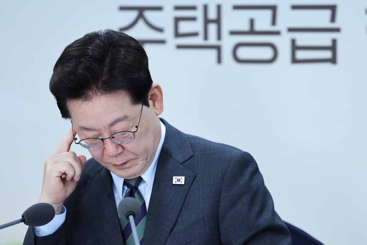 '이 대통령과 가장 대척점에 있는 인물이 누구라고 생각하나' 1033명에게 물으니…