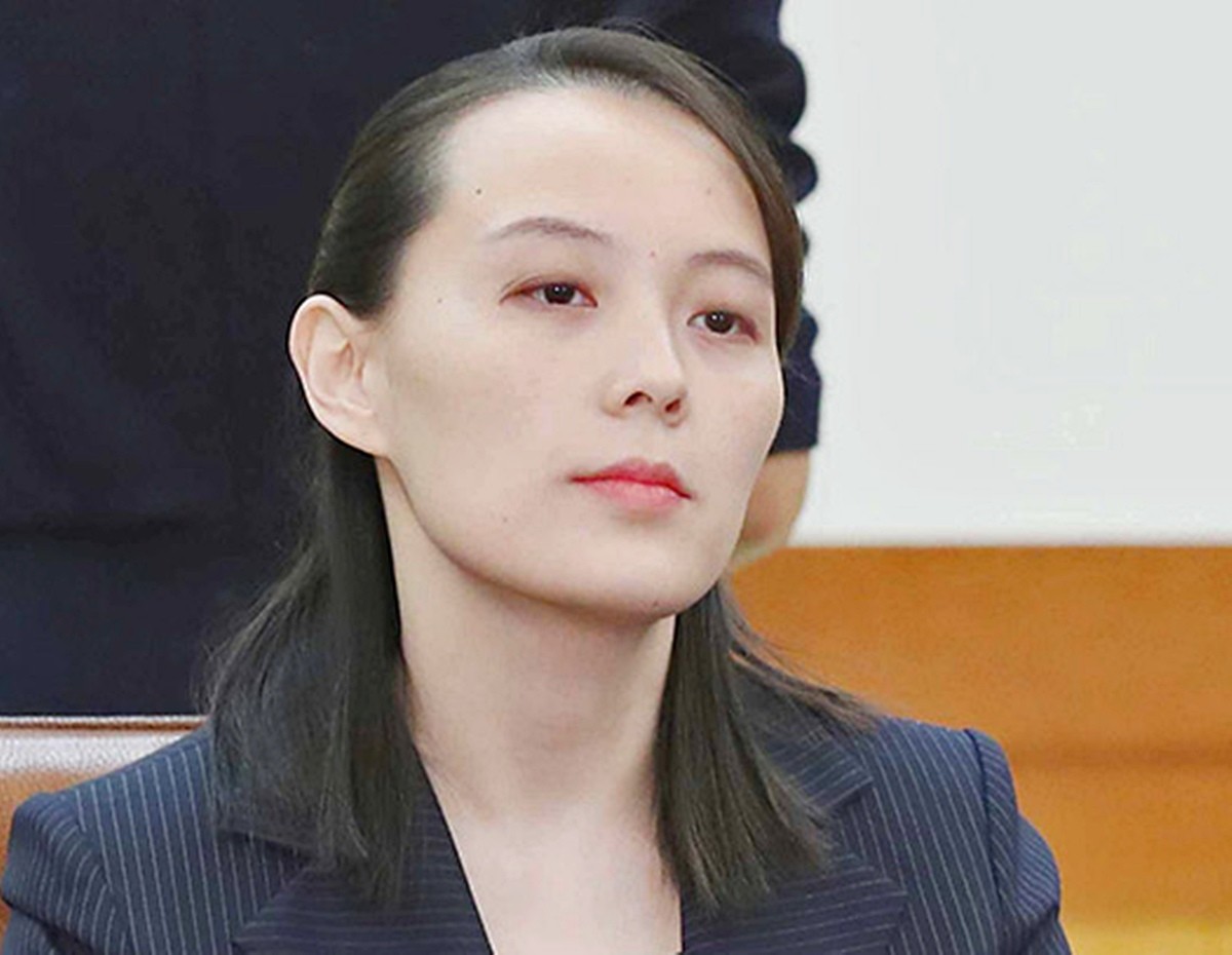 김여정 북한 조선노동당 총무부장. 기사 이해를 돕기 위한 자료 사진. 김정은 북한 국무위원장이 사망했다는 주장이 해외 온라인을 중심으로 확산하고 있다. 이런 가운데 김여정이 김정은의 지시사항을 언급하는 듯한 발언을 해 관심이 모이고 있다. 김여정의 해당 발언은 대통령 국방정책특보인 김병주 더불어민주당 의원을 맹비난하는 과정에서 나왔다. / 연합뉴스