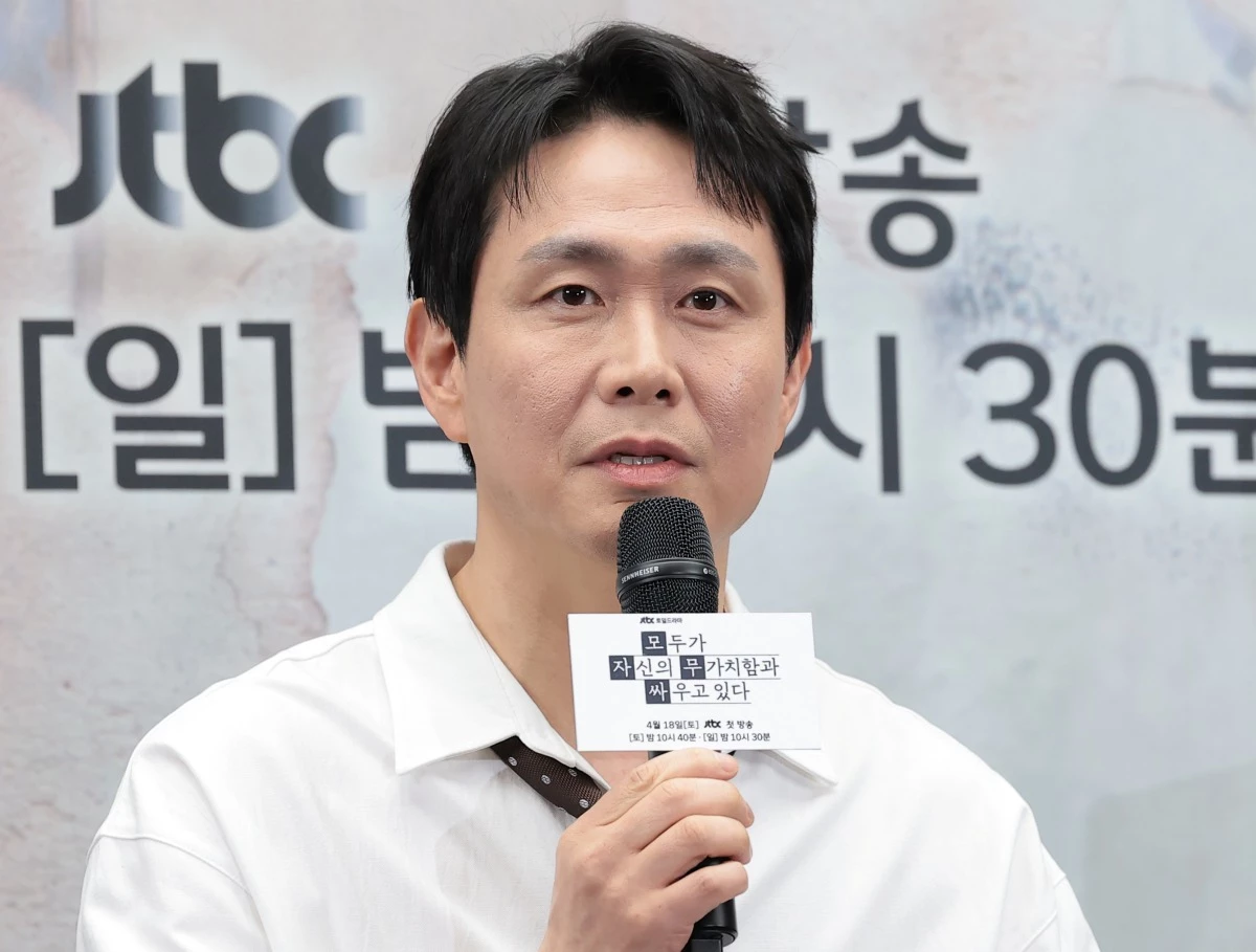 배우 오정세가 지난 4월 서울 마포구 상암동 스탠포드 호텔에서 열린 JTBC 드라마 '모두가 자신의 무가치함과 싸우고 있다'(이하 모자무싸) 제작발표회에 참석해 인사말을 하고 있다. / 뉴스1