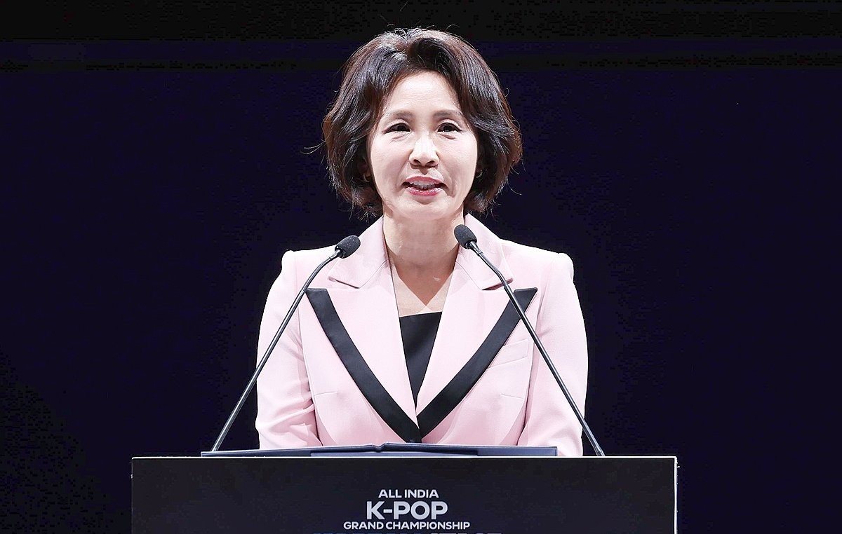 김혜경 여사가 지난 4월 20일(현지 시각) 인도 뉴델리 야쇼부미 컨벤션센터에서 열린 K-드림 스테이지에서 축사하고 있다. / 연합뉴스