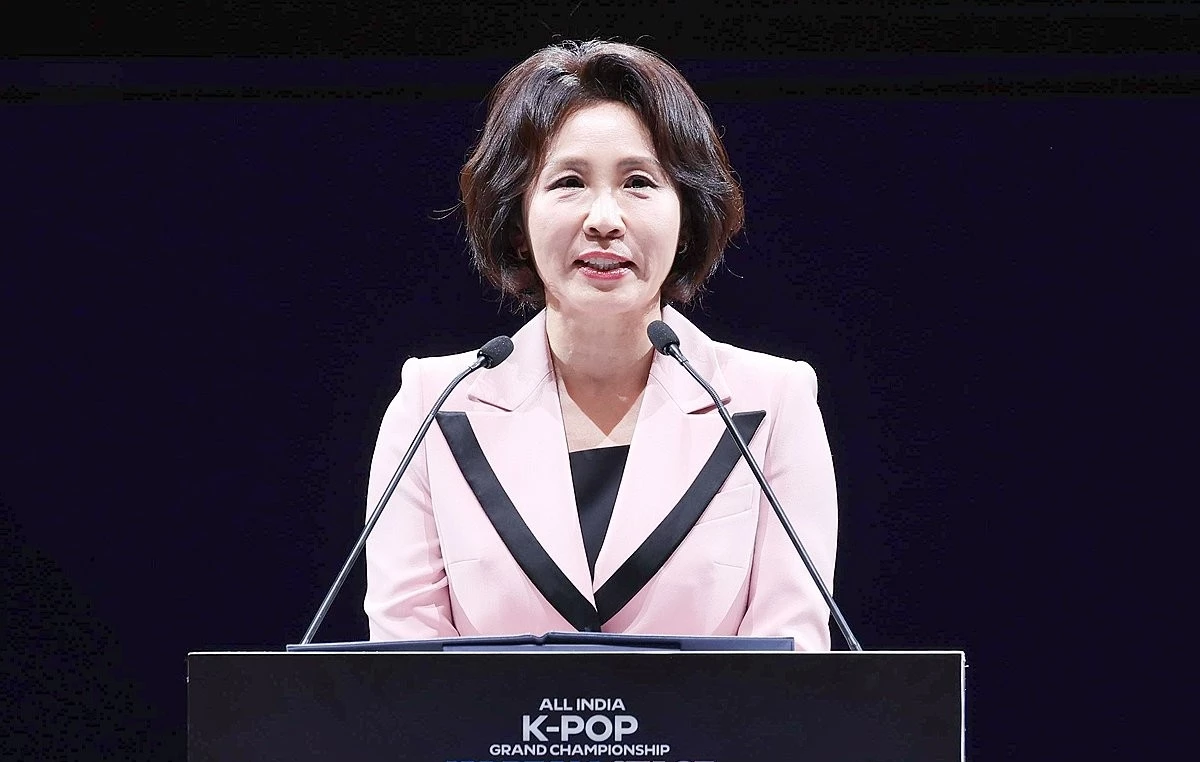 김혜경 여사가 지난 4월 20일(현지 시각) 인도 뉴델리 야쇼부미 컨벤션센터에서 열린 K-드림 스테이지에서 축사하고 있다. / 연합뉴스