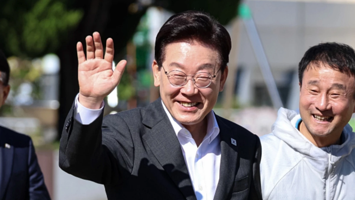 이재명 대통령이 22일 전북 익산 왕궁초등학교에서 열린 가을 행복학교 체육한마당에 참석하고 있는 모습 / 뉴스1