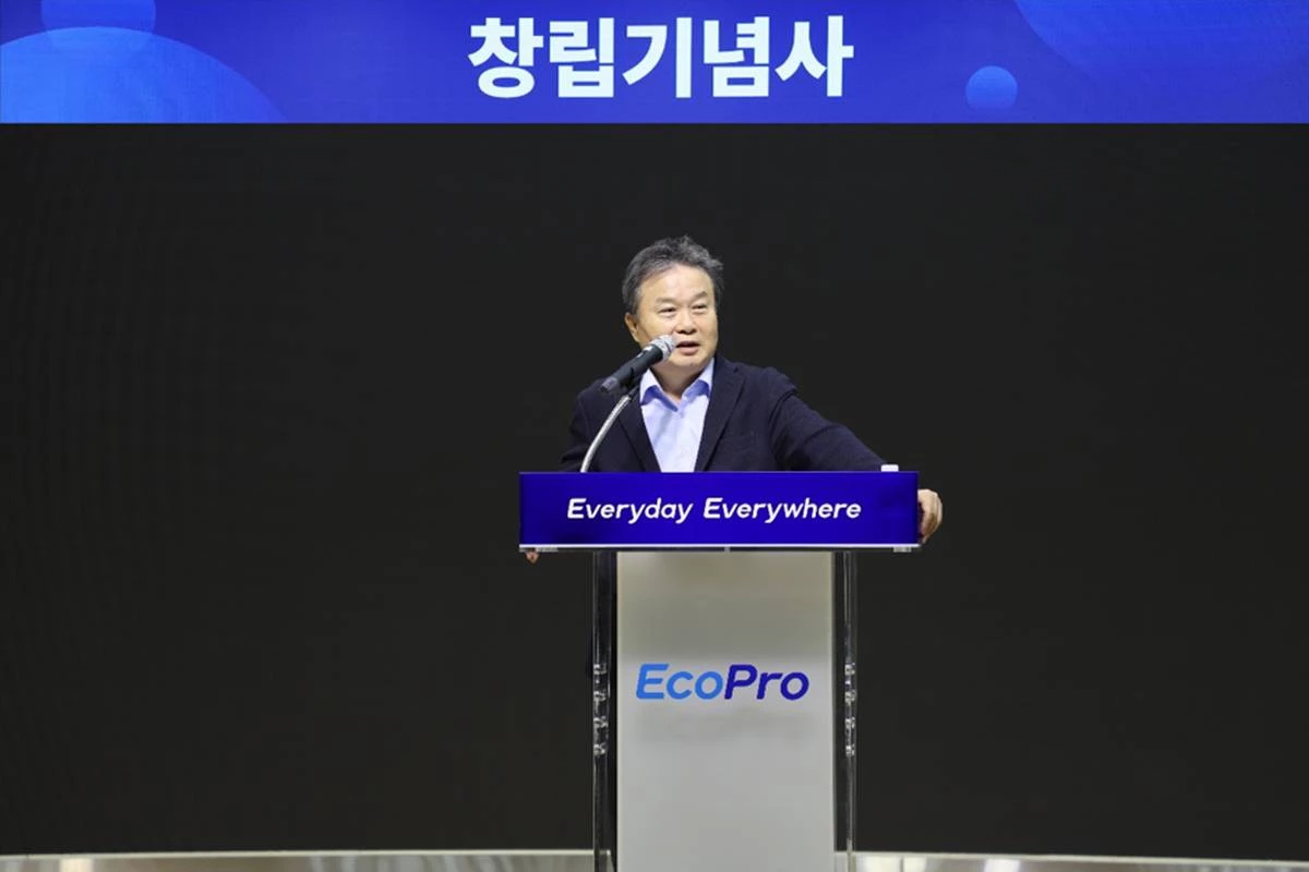 이동채 에코프로 창업주가 22일 창립 28주년 기념식에서 기념사를 하고 있다/에코프로