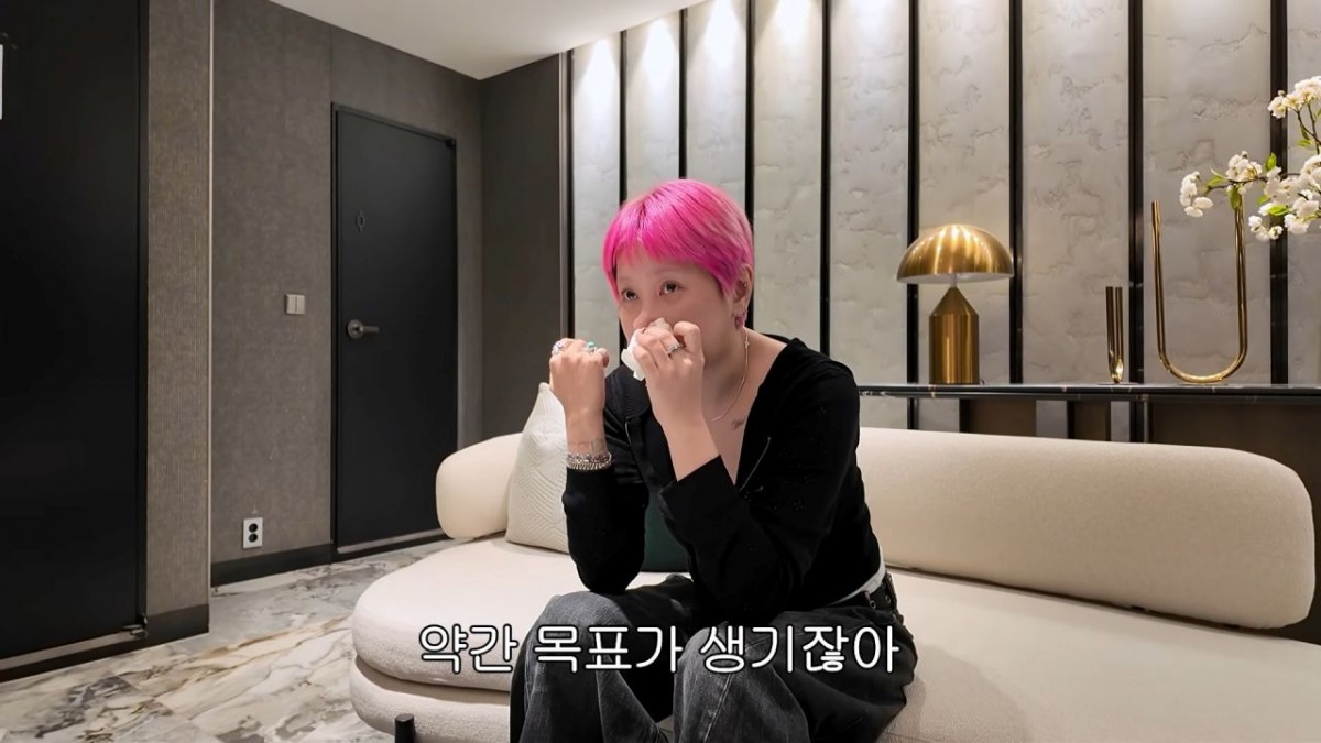 서인영이 눈물을 훔치는 장면. / 유튜브 '개과천선 서인영'