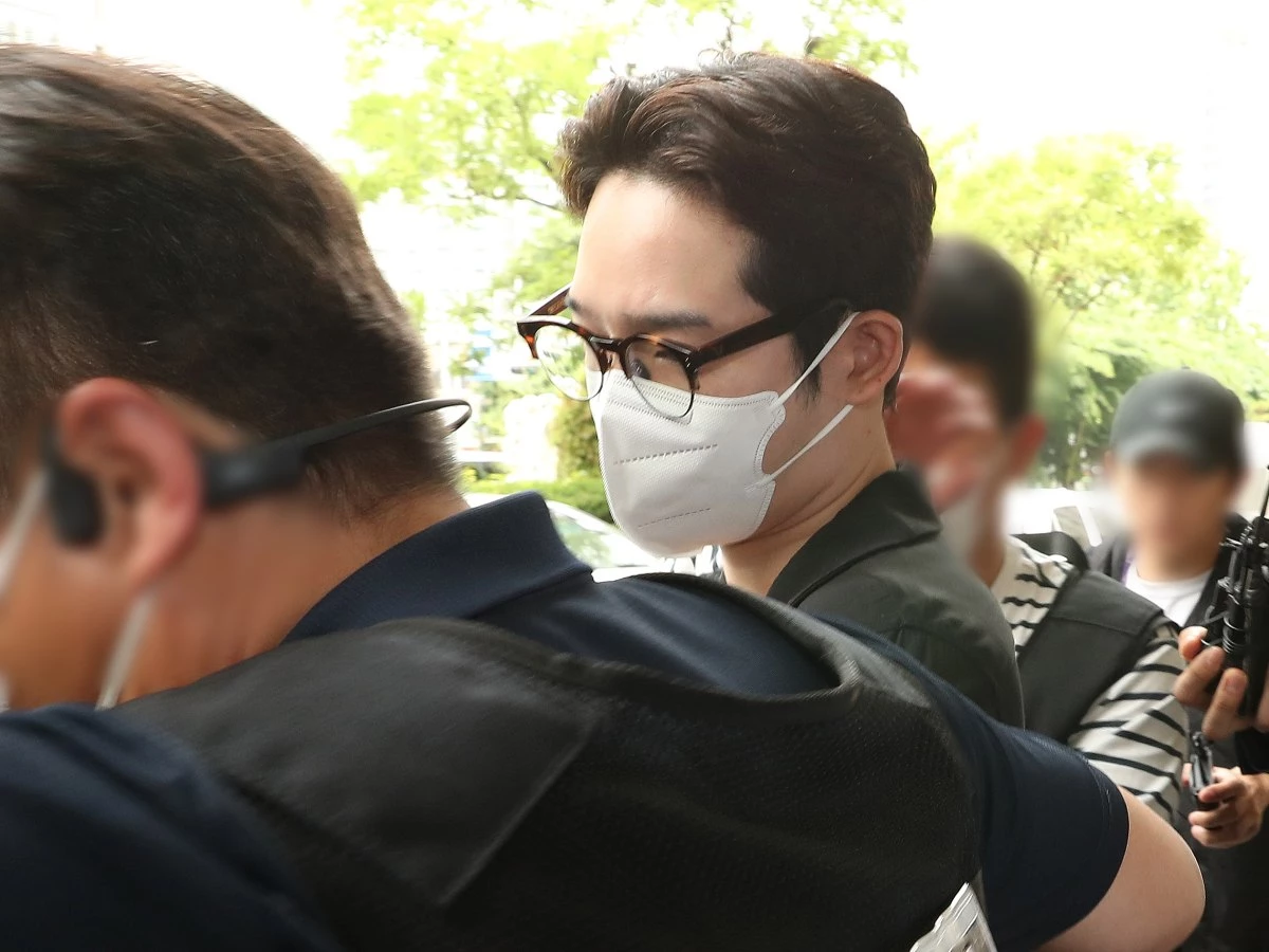 그룹 '위너' 출신 남태현이 서울 마포구 서울서부지방법원에서 열린 구속전피의자심문(영장실질심사)을 마친 뒤 법원을 나서고 있다. 2023.5.18. /뉴스1
