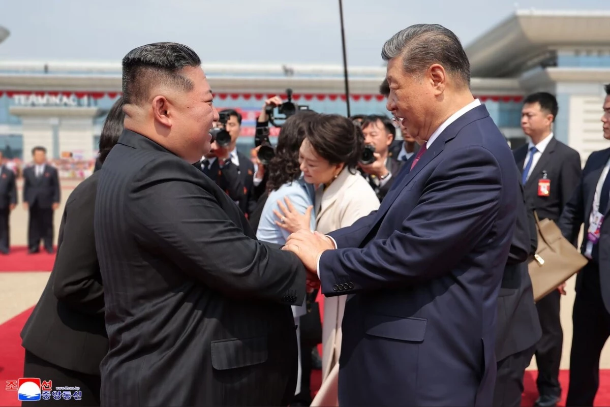 김정은(왼쪽) 북한 국무위원장과 시진핑 중국 국가주석. / 조선중앙통신