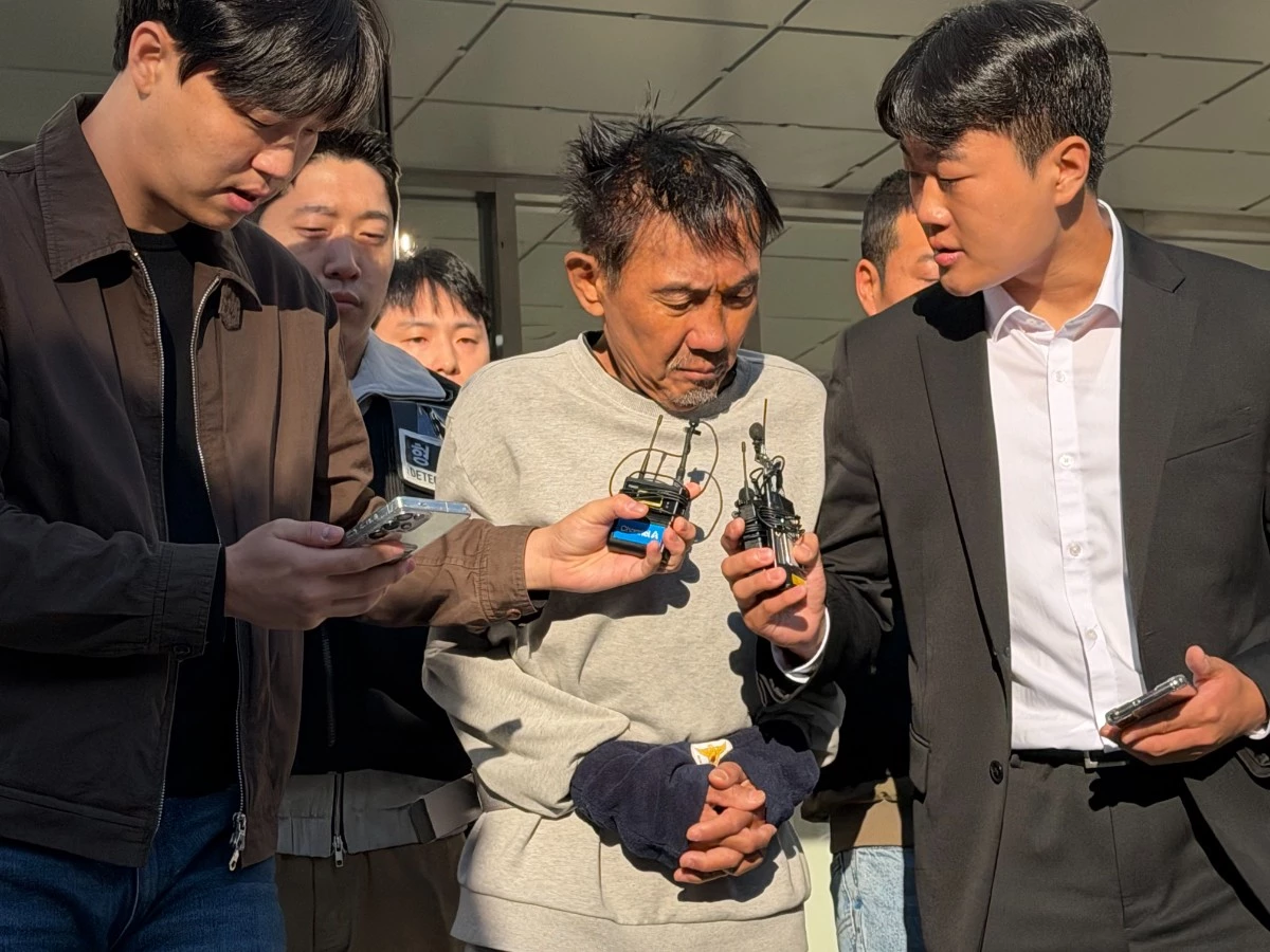 일 오전 8시 20분쯤 인천 남동경찰서 앞에서 모습을 드러낸 최충락. 인천 남동경찰서는 살인미수 혐의로 구속한 최충락을 이날 인천지방공소청에 송치했다. / 뉴스1