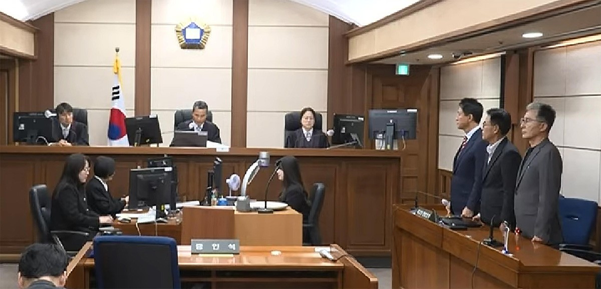 오세훈 서울시장이 23일 서울 서초구 고등법원에서 열린 '명태균 여론조사 대납 의혹 사건' 항소심 선고 공판에 출석하고 있다. / 서울고법 제공.