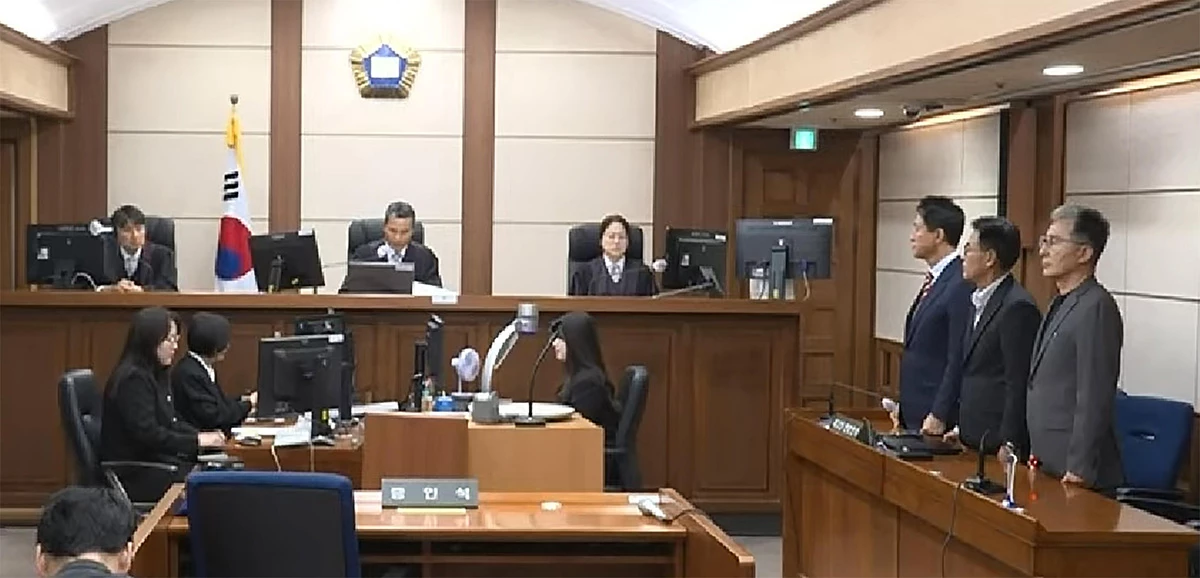 오세훈 서울시장이 23일 서울 서초구 고등법원에서 열린 '명태균 여론조사 대납 의혹 사건' 항소심 선고 공판에 출석하고 있다. / 서울고법 제공.