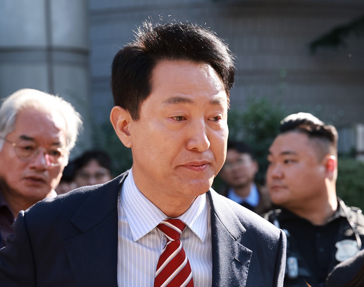 23일 항소심에서 무죄 판결을 받고 법원을 나서는 오세훈 서울시장 / 뉴스1