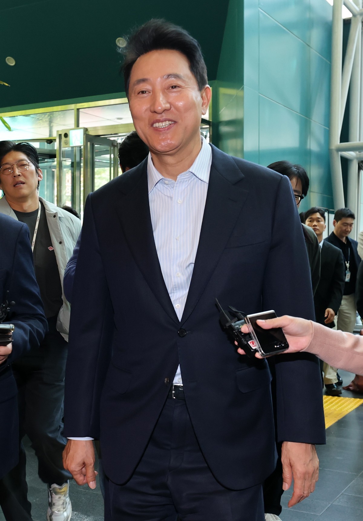 '여론조사비 대납' 의혹으로 기소돼 2심에서 무죄를 선고 받은 오세훈 서울시장이 23일 오후 중구 서울시청으로 들어서고 있다. / 뉴스1