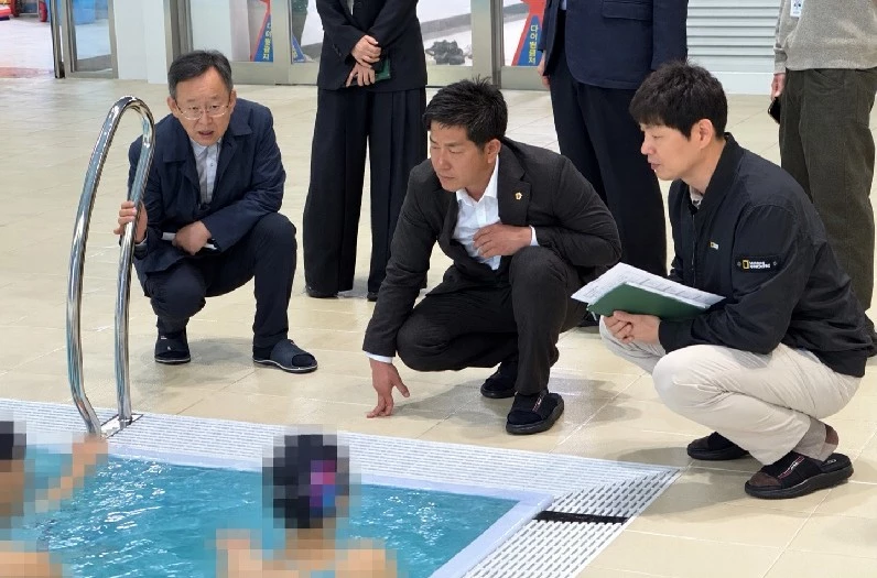 2027 충청권 하계세계대학경기대회를 앞두고 대전 용운국제수영장을 방문한 최대성 대전시의원/사진=대전시의회