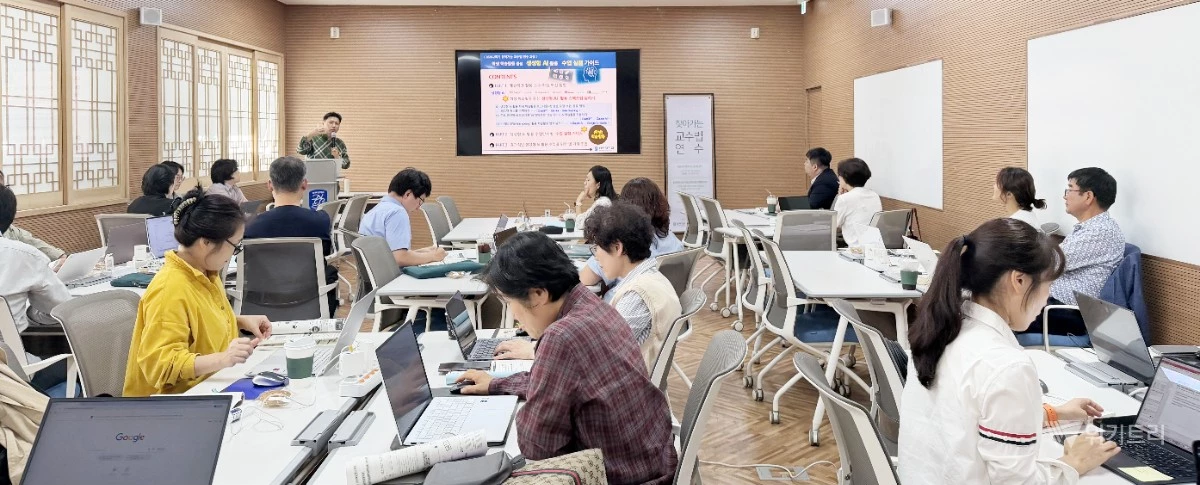 남부대학교(총장 조준범)는 국가 AI 인재 양성 정책과 전남광주통합특별시 출범에 따른 AI·첨단산업 중심의 지역산업 변화에 대응하여, 2027학년도 ‘AI 모듈형 교육과정’ 도입을 추진하고 대학 교육 전반으로 AI 활용을 확대한다. / 남부대