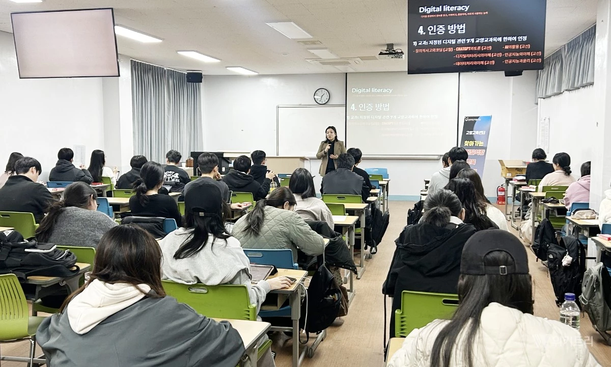 남부대학교(총장 조준범)는 국가 AI 인재 양성 정책과 전남광주통합특별시 출범에 따른 AI·첨단산업 중심의 지역산업 변화에 대응하여, 2027학년도 ‘AI 모듈형 교육과정’ 도입을 추진하고 대학 교육 전반으로 AI 활용을 확대한다. / 남부대