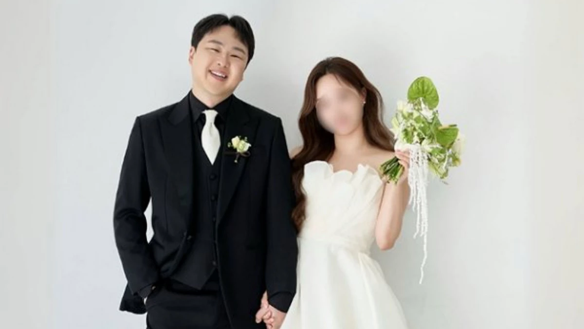 코미디언 박병규와 그의 비연예인 아내 웨딩화보 자료사진. 박병규는 24일 오후 5시 30분 서울 영등포구 여의도동 페어몬트 앰배서더 서울에서 결혼식을 올린다. 예식은 비연예인인 신부와 양가 가족을 배려해 비공개로 치러진다. 신부는 박병규보다 13살 어린 비연예인이다. / 급식왕 제공