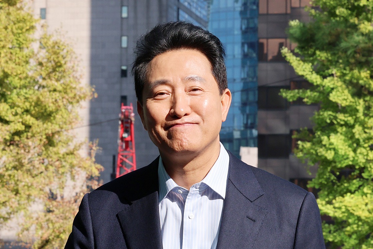 '여론조사비 대납' 의혹으로 기소돼 2심에서 무죄를 선고 받은 오세훈 서울시장이 23일 오후 서울 중구 서울시청으로 향하고 있다. / 뉴스1
