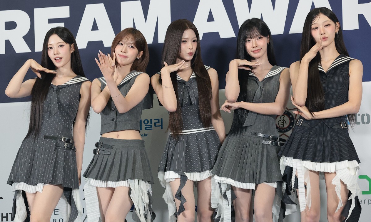 리센느 리브(왼쪽부터)와 메이, 제나, 원이, 미나미가 8월 27일 오후 경기도 고양시 일산서구 킨텍스에서 열린 ‘2026 케이 월드 드림 어워즈(2026 KWDA)’ 시상식에서 포즈를 취하고 있다. / 뉴스1