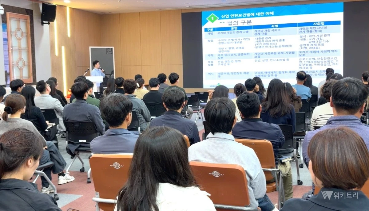나주시는 지난 22일 시청 대회의실에서 소속 공무원을 대상으로 ‘2026년 중대재해 예방을 위한 직원 역량강화 교육’을 실시했다. / 나주시