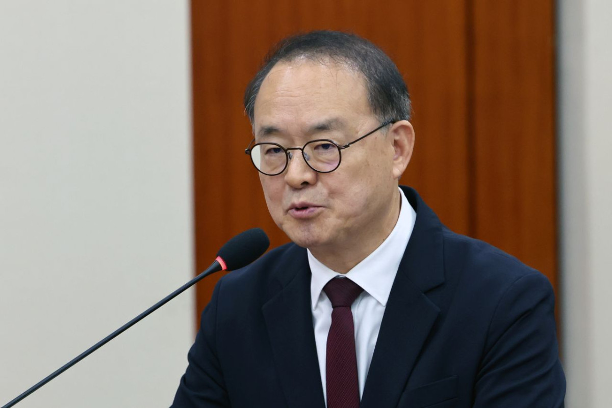 이용수 대한축구협회 회장 직무대행이 지난 21일 서울 여의도 국회 문화체육관광위원회에서 열린 대한체육회 등에 대한 국정감사에서 증인으로 출석, 의원 질의에 답하고 있다. / 뉴스1