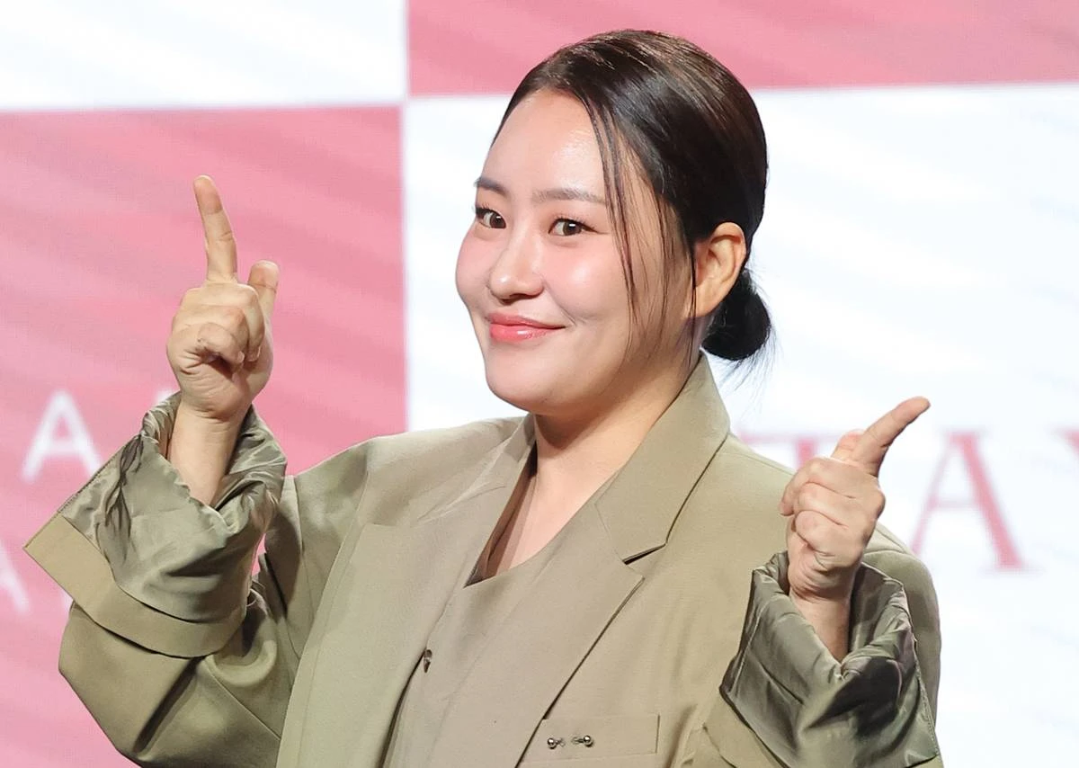 어반자카파(URBAN ZAKAPA) 조현아가 2025년 11월 3일 오후 서울 강남구 일지아트홀에서 가진 신보 EP앨범 ‘STAY’ 발매 기념 음감회에 참석해 포즈를 취하고 있다 / 뉴스1