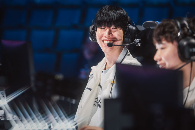 더샤이, 건강 문제로 무기한 휴식하다 롤드컵 복귀…TSW 상대 29분 16-11 승리