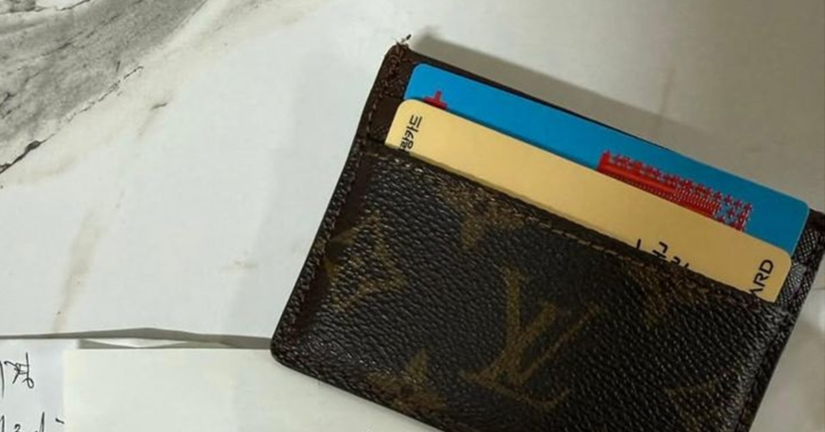“인류애 몇년치 충전”... 명품 지갑 분실자와 습득자의 훈훈한 사연 글, 감동 폭발했다