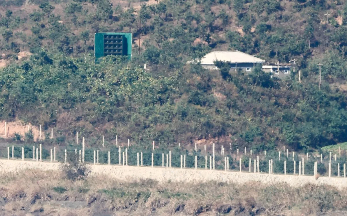 지난 22일 경기 파주시 오두산전망대에서 바라본 북한 개성시 접경 지역에 대남 확성기가 설치돼 있다. / 뉴스1