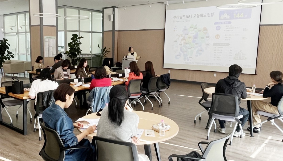 "내 아이 고교 3년, 커피 한 잔에 답이 있다"… 전남광주교육청, 학부모 홀린 '에듀 브런치'