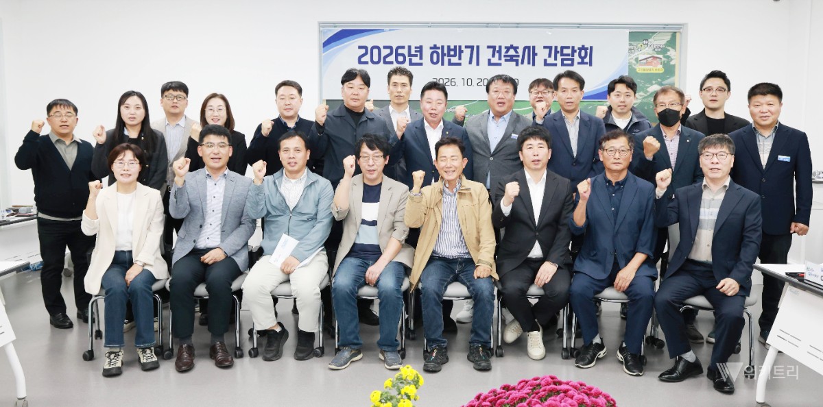 "갑질 행정 멈춰!"… 화순군, 건축·개발업계와 맞손 잡고 인허가 혁신 시동