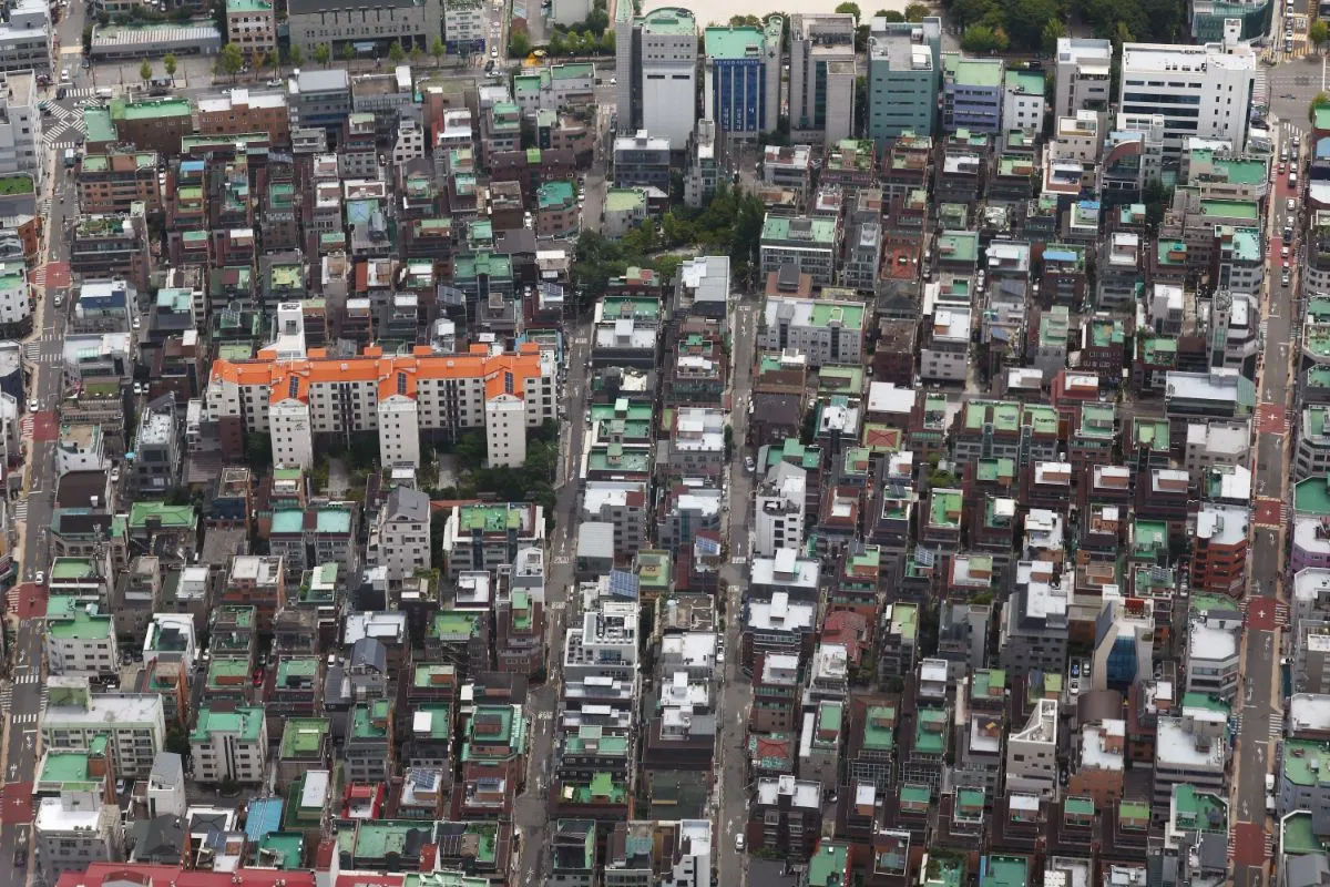 서울 송파구 롯데월드타워에서 바라본 빌라 단지. / 뉴스1
