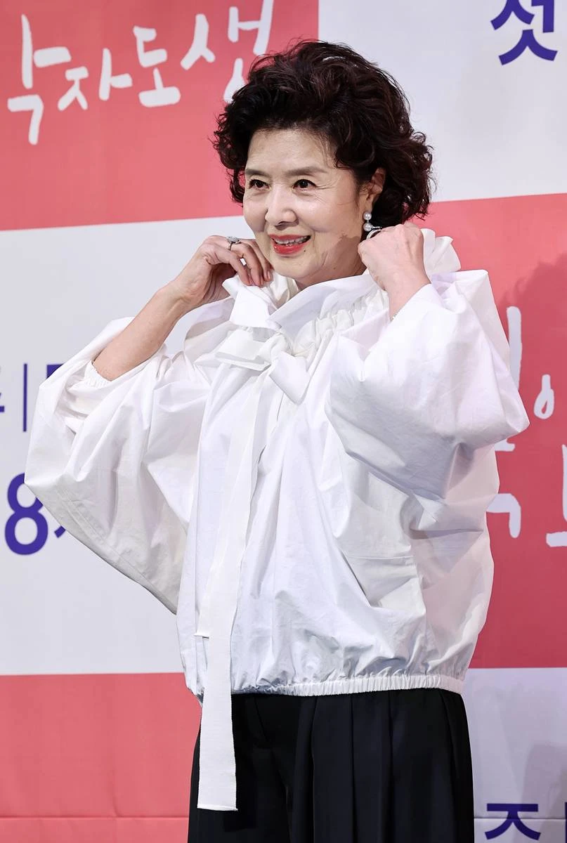 배우 윤미라가 2023년 9월 12일 오후 서울 구로구 신도림동 라마다 서울 신도림에서 열린 KBS2 주말드라마 '효심이네 각자도생' 제작발표회에서 포즈를 취하고 있다 / 뉴스1