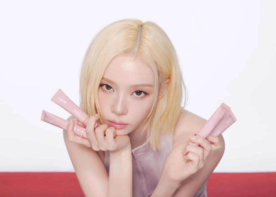 이하 에스파 윈터, 맑게 물든 도톰한 세럼광 립으로 완성한 생기 / 에스쁘아 제공